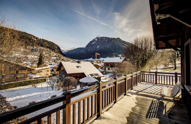 Sleeps 14 with a Hot tub and Sauna