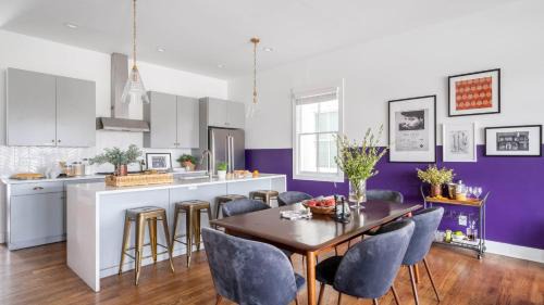 Sleeps 36 3 Townhomes 12BDR Mins to DT Broadway Painted Ladies Nashville