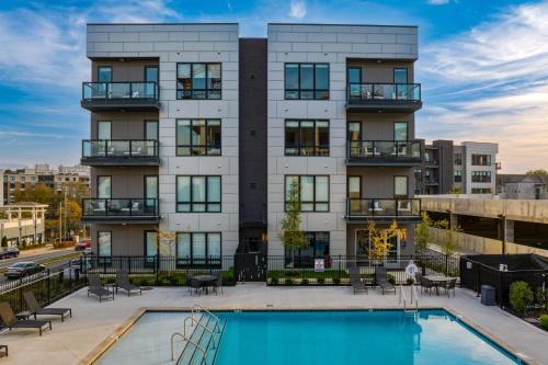 Sleeps 42 7 Modern Midtown Apartments w Gym, Pool, Walkable to Shops & Eats