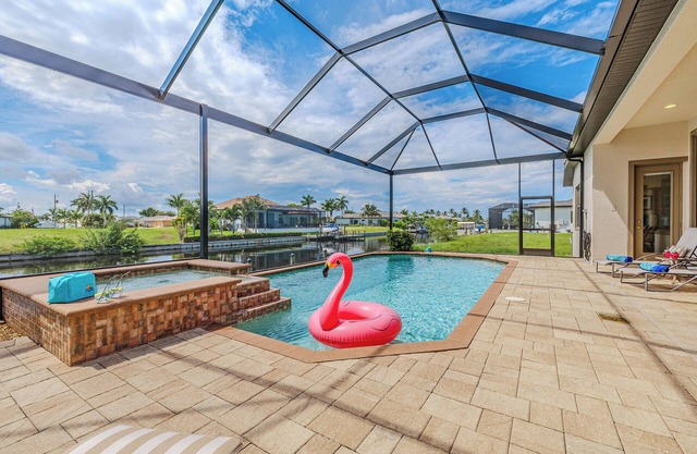 Casa La Raya: 3 BR, 2.5 BA Villa in Cape Coral, Sleeps 8