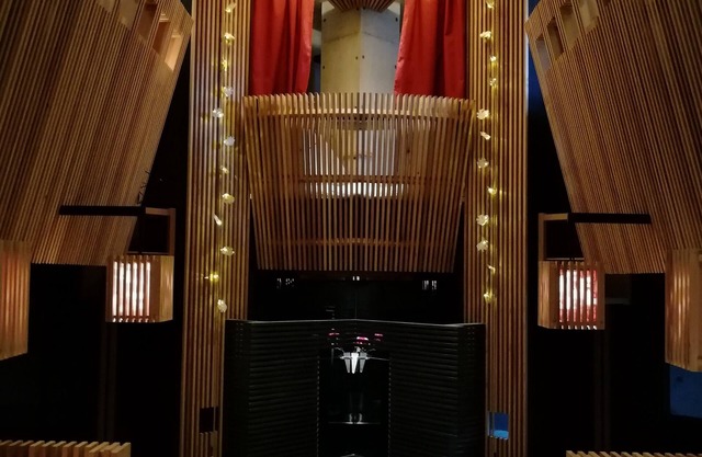 Capacidad para hasta 7 personas. Espacio creativo rodeado de madera de cedro.