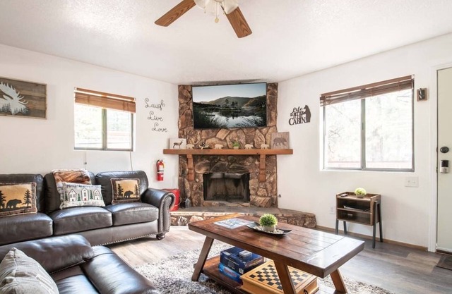 Slopeside Cabin D - Walk to Slopes | Free Parking, Eagles Chalet Snow Summit