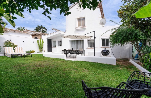 Pequeña casa junto a la playa en Costabella, Marbella