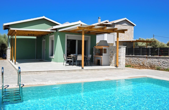 Small Halipoma Laertes into Lefkada town & close to Ai Giannis beach