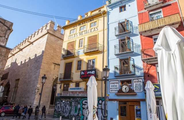 Small private original building in the centre of Valencia