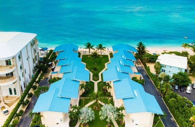 SMB 3 BR Condo at Cayman Reef Resort with AC, WiFi, Pool, Tennis/Pickleball
