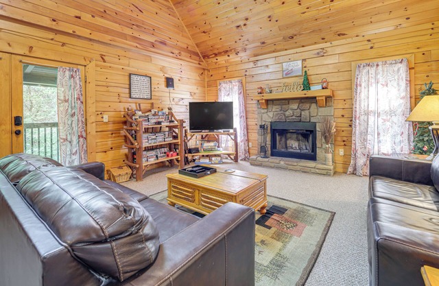 Smokies Cabin on Douglas Lake w/ Resort Pool