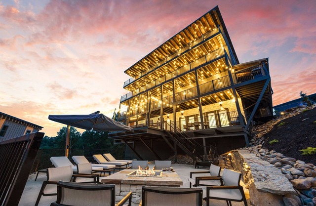 Smoky Mtn Ultra Luxury Cabin, IndoorPool, PS5, Pool Table, 8Bsleeps26, Waterpark