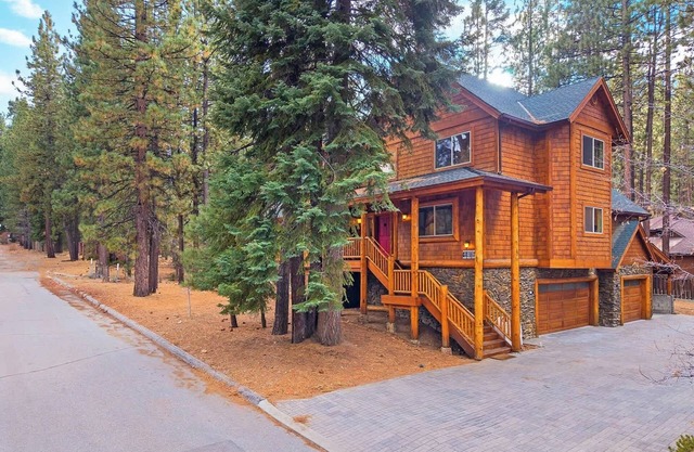 Snow Summit. Huge 6BR Chalet w/ Game Room, Spa.