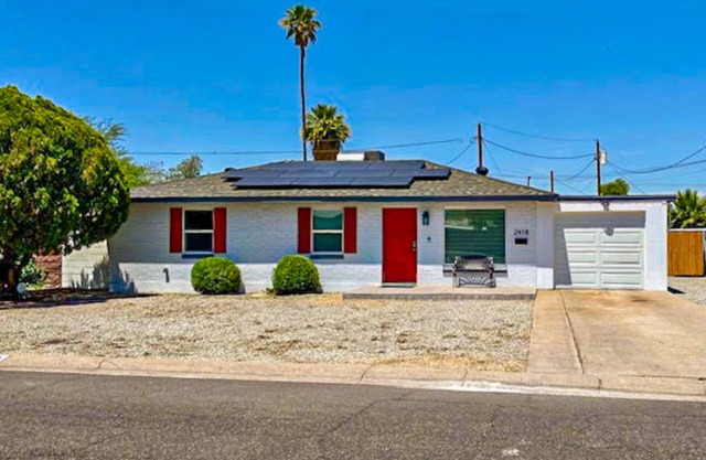 Snowbird-friendly home with central AC, washer/dryer & free WiFi - near golf