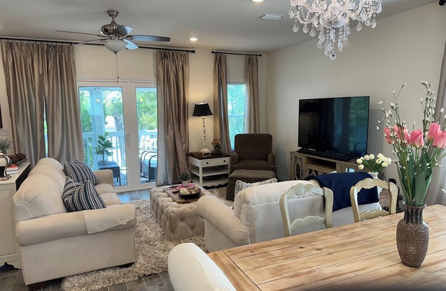 SNOWBIRD SPECIAL Welcome to La Dolce Vita, a spacious 2BR beauty in Perdido Key