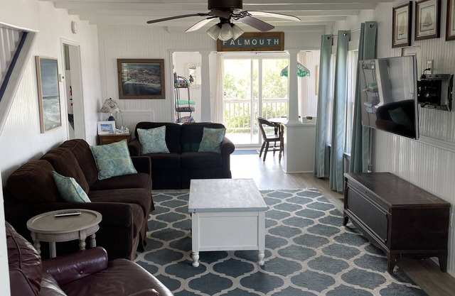 So close to New Silver Beach! 4 bedroom house with large back deck and yard