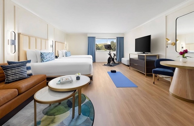 SoCal Fit Room Two Queen, The Anza A Calabasas, Pool, Close to Lake Calabasas