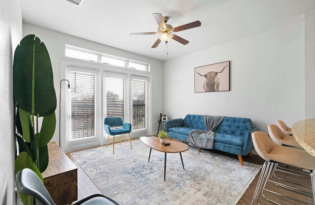 SOCO Cozy Comfy | Pool + Gym + Racquetball + Laundry + Pkg