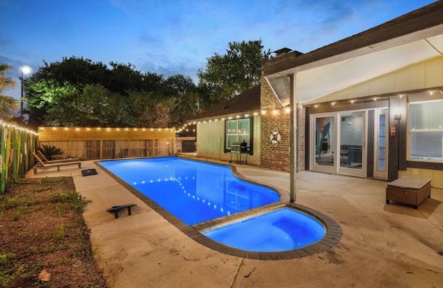 SoHo Retreat-5BRS home-Pool Patio Deck-Houston
