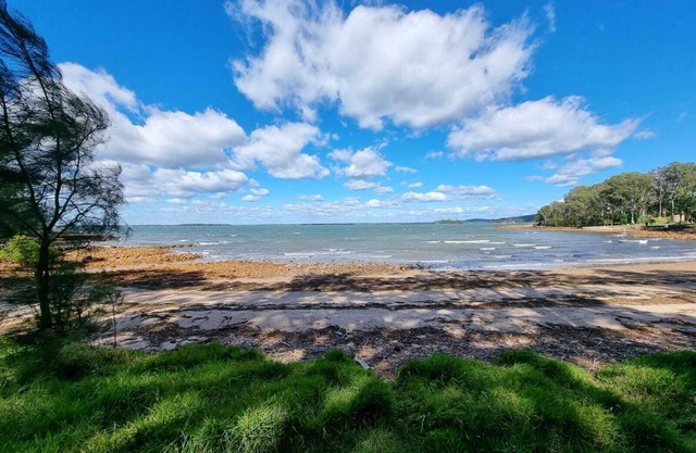 Sojourn at the Cove: Nature escape opposite Heros Beach. Gym, billiards & SUPs