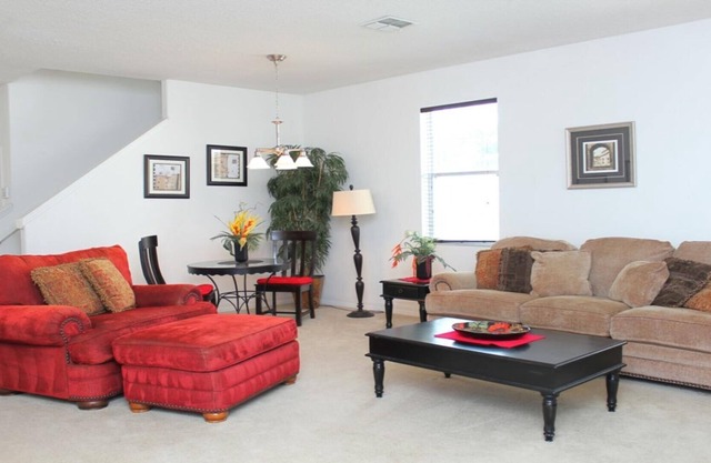 Somerset at Remington - 5 Bed 4.5 Baths Villa