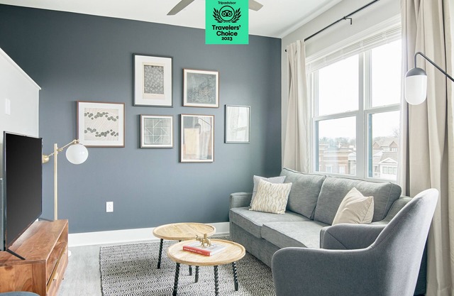 Sonder Belcourt | Queen Studio Apartment