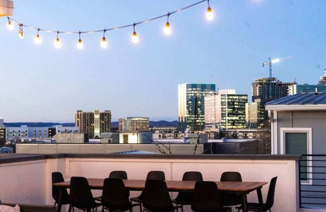 Songbird Suites - Sleeps 16/Two Rooftops w/ view!