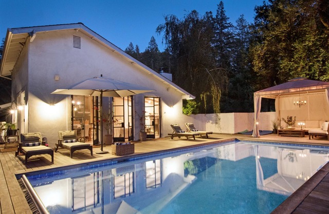 ELEGANTE CREEKSIDE VILLA piscina, spa, petanca, césped, cerrada, privada, cargador Tesla