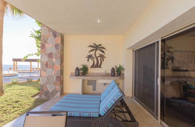 SONORAN SKY- HERMOSO 3 BD 3 BAÑO OCEAN FRENTE PLANTA BAJA CONDO EN SANDY BEACH
