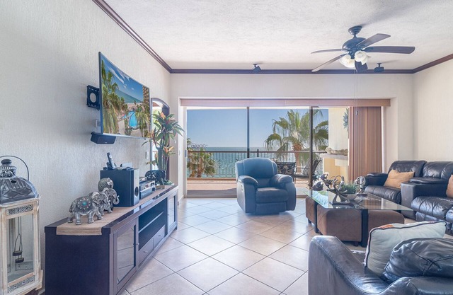 Excelente amanecer y vistas de las puestas de sol desde el balcón 1 cama 1 baño condominio SKY 1006