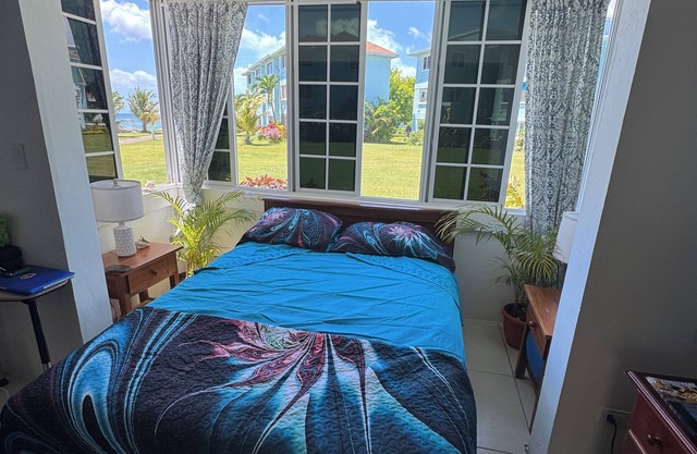 Soothing beachfront fully loaded villa with AC in Negril