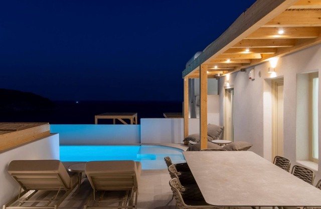 Sophisticated Villa Near Super Paradise Beach
