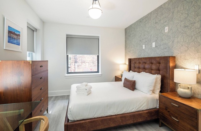 Sosuite | Corner 1BR Apt w Laundry, Workspace
