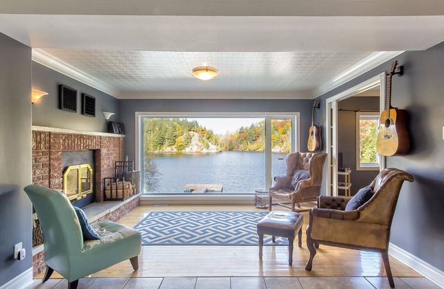 Buscó Villa aislada frente al lago cerca de Ottawa / Edelweiss Valley Resort.