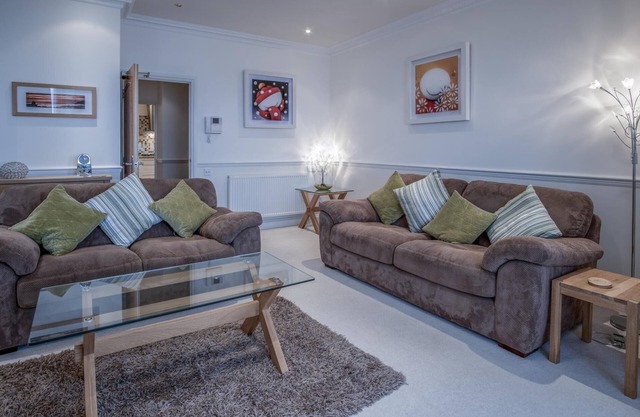 South Beach View - 2 Bedroom Apartment - Tenby
