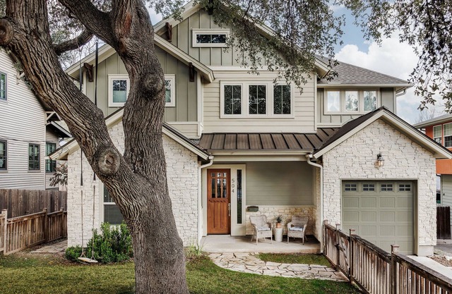 South Congress Craftsman (Luxury Living--Steps from SoCo)