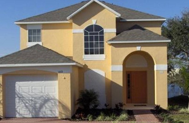 Orientado al sur de Orlando casa con 4 dormitorios, 3 baños y piscina con vistas al lago