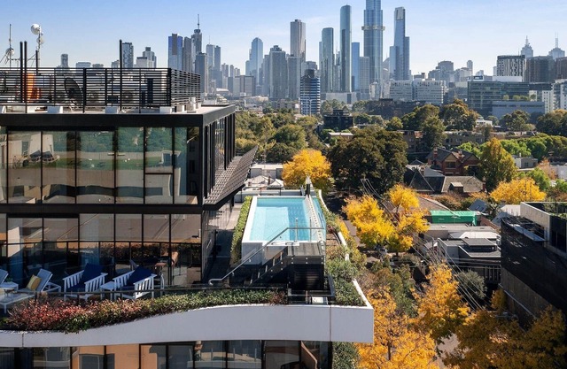 South Melbourne Penthouse (Heated Pool)