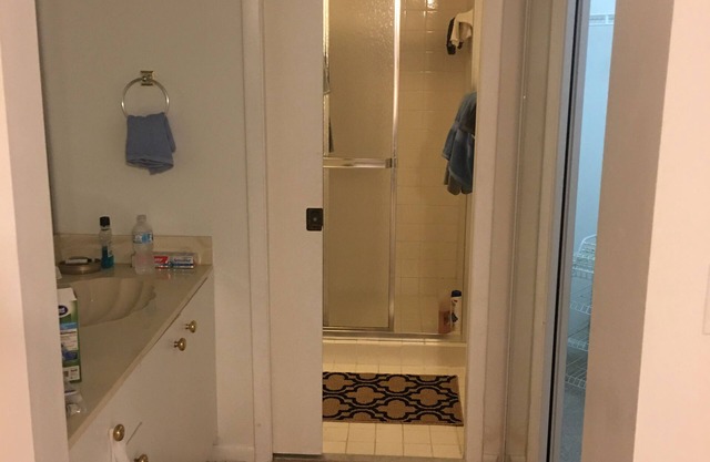 Residencia cerrada del jardín y jardín del sur de Miami