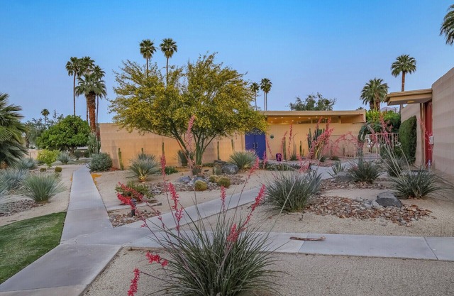 South Palm Desert Historic Sandpiper Nov/Dec/Jan/Februrary available