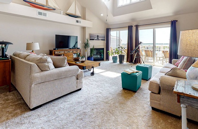 South Shore dog-friendly marina townhome with multiple balconies, pool & tennis