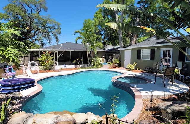 South Tampa Oasis, Walk to Bayshore!!!