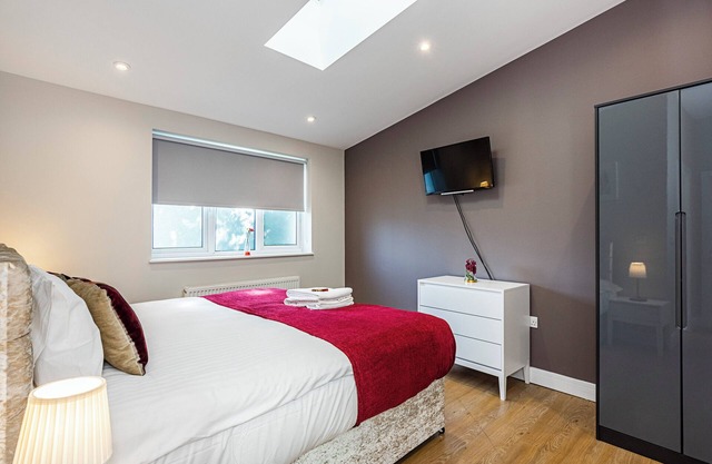 Cosy Two Bed 2.5 Bath House (En-Suite)