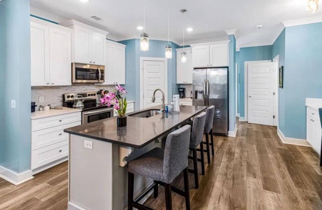 Southern Comfort - Beautiful home minutes to Downtown, Forsyth Park, Tybee Beach
