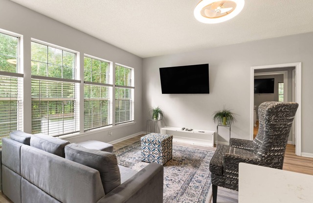 Southern Comfort Retreat | 5 Bed, 3 Bath