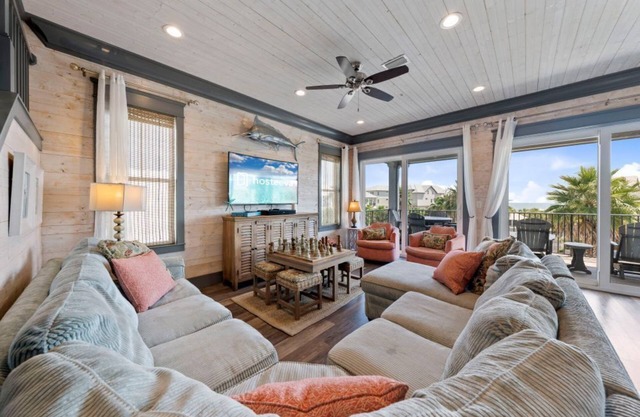 Southern Exposure | Balcony
