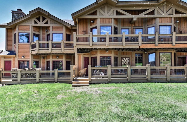 Cozy Southwind Seven Springs Home, Ski-In / Ski-Out!