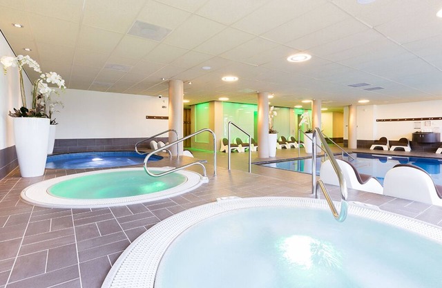 Spa-Focused Unit with Swimming Pool and On-Site Free Parking