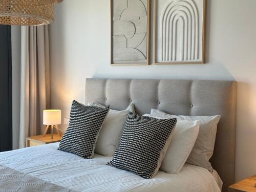 Spa & Golf resort - large terrace - mountain views - indoor pool - king bed - Mijas - Marbella