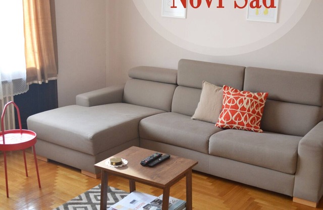 Amplio apartamento de 1 dormitorio Nicola's en el centro de la ciudad, cerca de la Plaza de la Libertad