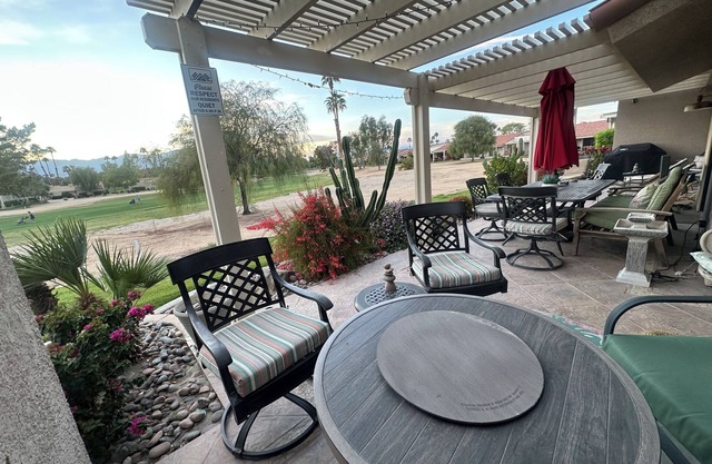 Spacious 1 BR x 2 BA, Liv. Rm, Full Kitchen Villa w Patio on golf course. VIEWS!