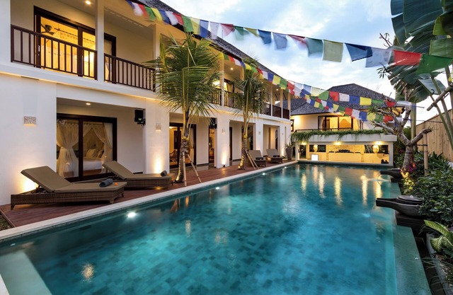 Spacious, 14 Bedroom Family Villa in Canggu