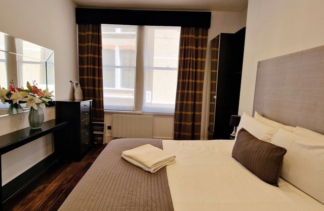 Spacious 1bd Unit - Steps from Blackfriars Bridge