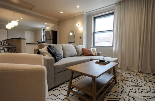 Spacious 1BDR With Private Entrance Heart of City